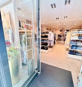 Velkørende tøjbutik med webshop og kendte brands