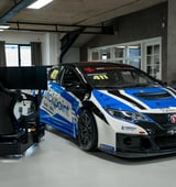 Webshop med simracing-cockpits, sæder og skærmstativer sælges