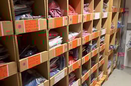 Salg af restlager med sportstøj, fitnessudstyr, tennisstrenge