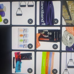 Varelager med trænings elastikker og udstyr 