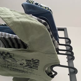 Salg af kvalitetstjekket og størrelsesopdelt secondhand varelager