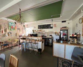 Café i Kolind med fuldt inventar, varelager og klar drift fra dag ét