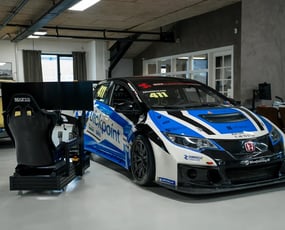 Webshop med simracing-cockpits, sæder og skærmstativer sælges