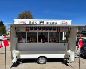 LONE'S PØLSEVOGN