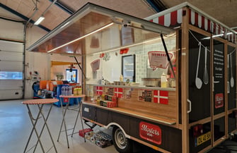 2 foodtrailere og en Golf Van med træk. Masser af udstyr top moderne og velholdt