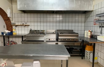 Restaurant og pizzeria med plads til 37 gæster til salg - Ejer tjener ca. 90.000 kr. mnd