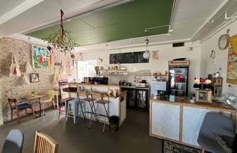 Café i Kolind med fuldt inventar, varelager og klar drift fra dag ét
