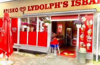 Isbar (sæson) til salg ligger på lille hyggelig gågade i Gilleleje. Butikken har eksisteret 25 år.