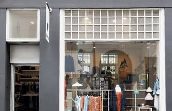 Stærkt Skandinavisk koncept inden for tøj og sko til kvinder samt accessoires - Omsætning på +7.000.000 DKK ex. moms 