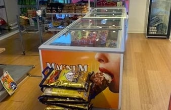 Asia supermarked/kiosk med 130 kvm og spillehal - Daglig omsætning på 5-6000 kr. & løn til 2