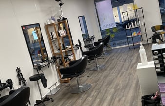 Frisør salon til salg i Herning - Omsætning mellem 50.000 - 60.000 kr. pr måned.