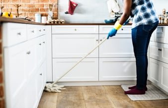 Rengøring & ejendomsservice med faste kundekontrakter hver måned - Årlig overskud 144.963 kr. 