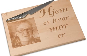 Veletableret virksomhed med høj omsætning søger ny ejer. Salg via 5 Webshops, i 3 lande, inkl. egen produktion af  niche produkter - GRAVERING