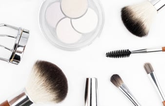 Makeup og smykke webshop - omsætning over 600.000 kr.