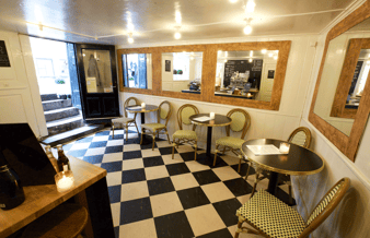 Intim Nyhavn Café med stort potentiale
