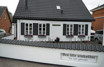 "Vinslot" med vinkælder 