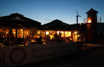 Isbutik på Anholt Havn. Sjælden udbudt sommervirksomhed sælges.
