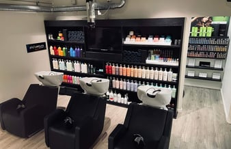 Veldrevet og supergodt beliggende frisørsalon i Aarhus - pris finder vi ud af