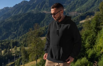 Online tøjbutik med varelager - Minimalistiske, luksuriøse og økologiske tshirts og hoodies