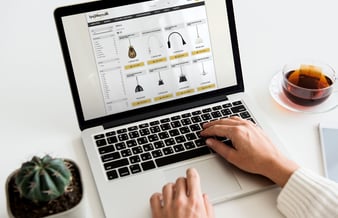 Lys24syv.dk - Webshop med salg af belysning til B2C og B2B, samt større projekter. - Resultat: 412.739 kr. 2017