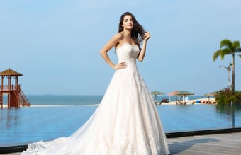 Velkendt butik har brug for nye kræfter -  Brudekjole, selskabskjole og konfirmationskjoler