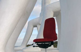 Kendt leverandør af ergonomiske specialstole med webshop, eksklusiv forhandler aftale.