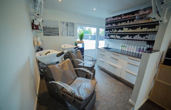 Frisørsalon i Herning til salg - høj bookingprocent og stort kundegrundlag