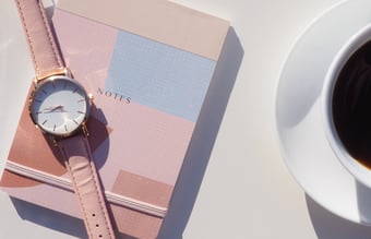 Webshop med produktion og salg af egne vægure og store ur-brands