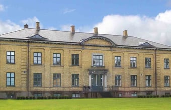 128 år gammel, eksklusiv, totalrenoveret, historisk bygning på over 1600 kvm til leje