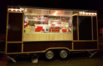 Salgsvogn/madvogn med salg af spydstegte kyllinger. Kontantbetaling 13.000 DKK derefter kr. 5040,- pr md