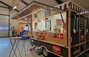 2 foodtrailere og en Golf Van med træk. Masser af udstyr top moderne og velholdt