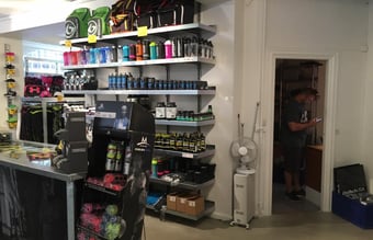 Butik med kosttilskud og fitnessudstyr