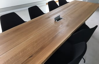 Woodstyle.dk specialforretning med håndlavede møbler i egetræ. - Overskud på 550.000kr. om året.