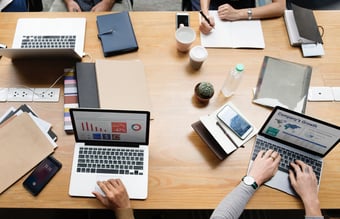 Online markedsføringsbureau med faste kunder - Omsætningen 2.8 million kr. i 2018