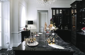 Bordplader i natursten med 200 nye kunder om måneden