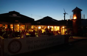 Isbutik på Anholt Havn. Sjælden udbudt sommervirksomhed sælges.