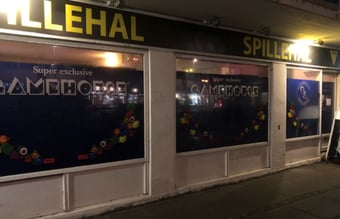 Spillebutik ved S-tog og Center