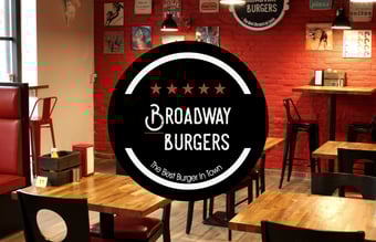 Broadwayburgers.dk ( Omsætning på 3.200.000 mio på 10,5mdr) - Flot nyrenoveret burger restaurant til salg med 185 kvm. - Overskud d.d. ca. 560.000 kr.