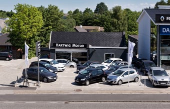 Nyistandsat bilforretning på hovedvejen i hjertet af Birkerød Bilby med tilhørende klargøringshal. 