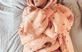 Webshop med salg af store og bløde tæppe-hoodies - Omsætning på 65.000 kr.