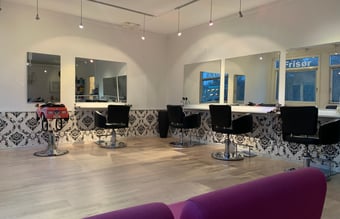 Stor salon centralt i Holte - Salonen er ca 65 m2 - Til salg