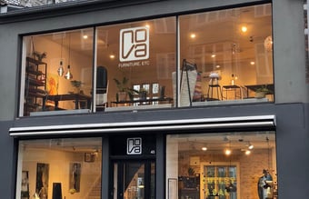 Møbelbutik på 230m2 i Valby Langgade med et attraktivt butiksfacade på 2. etager med en stor tør kælder!