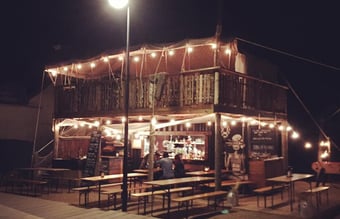 Guerilla Køkkenets Container restaurant fra " det fedtede hjørne "  i Hornbæk.