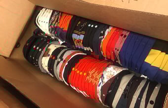 Stort varelager med NBA Caps, trøjer og accessories sælges billigt