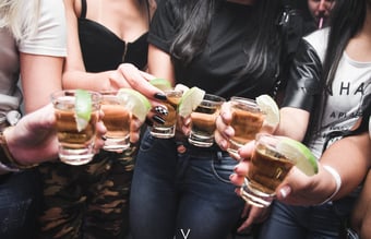 Fin bar/diskotek med god omsætning og høj overskudgrad - Overskud på 500.000+ pr. år! - Potentiale til mere!