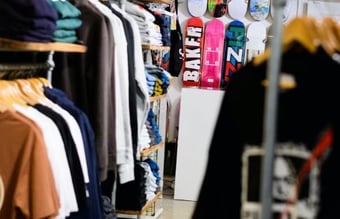 Tøjbutik med Streetwear og skate - Stort potentiale - Bruttofortjeneste: 453.886 DKK