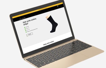 Webshop med salg af sorte sokker og med abonnementsløsning