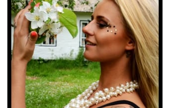 Flot & indbydende webshop, med salg af feminine smykker