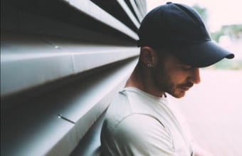 Webshop JUSTFIFTY - salg af CAPS til 50 KR