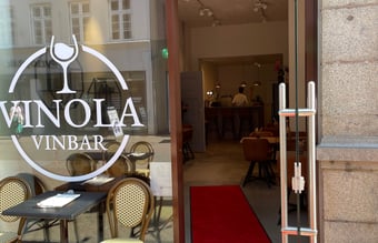 CENTRAL VINBAR I HJERTET AF ODENSE - KAN OGSÅ BRUGES TIL KAFFEBAR, CAFE MV.